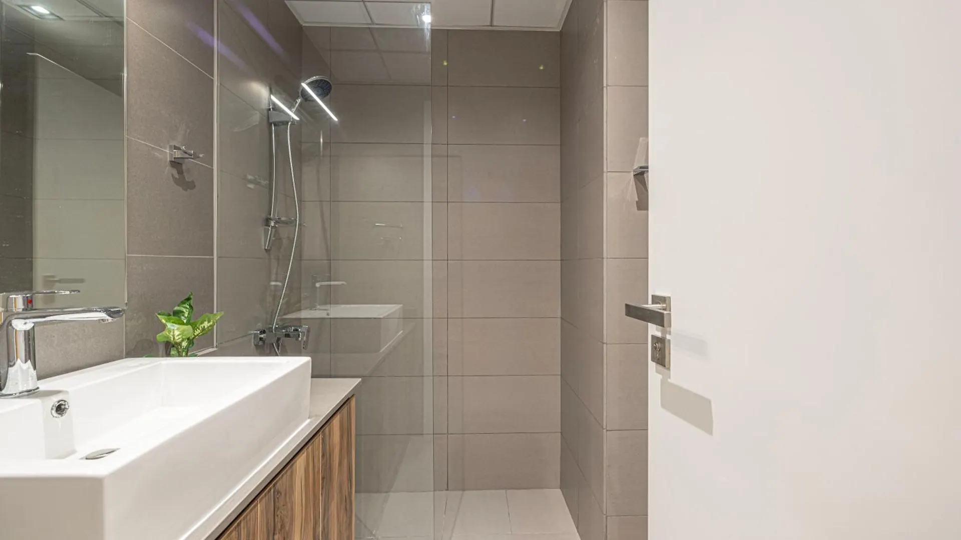 1Br Signature Apartment In シャルジャ